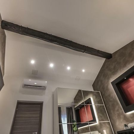Stylish Apartment Near Duomo Milan Bagian luar foto