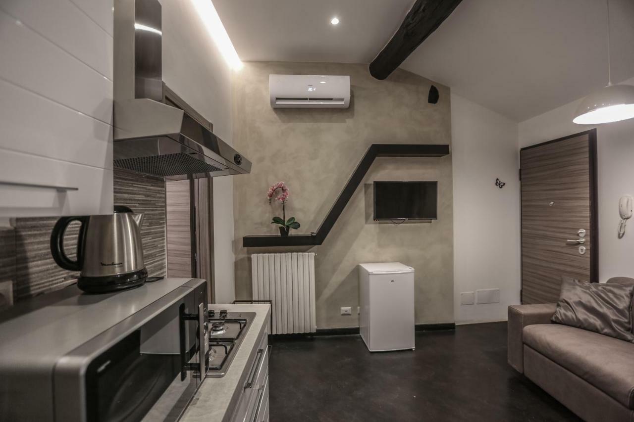 Stylish Apartment Near Duomo Milan Bagian luar foto