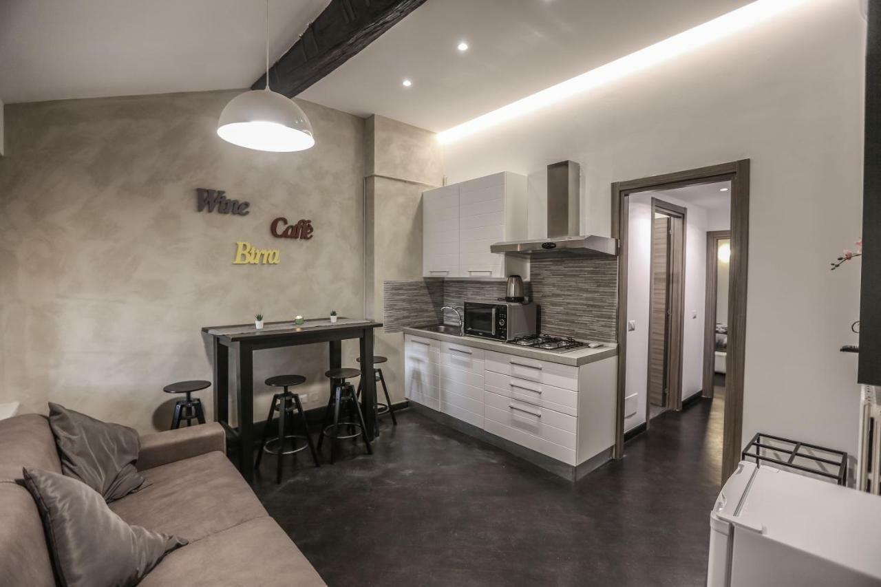 Stylish Apartment Near Duomo Milan Bagian luar foto