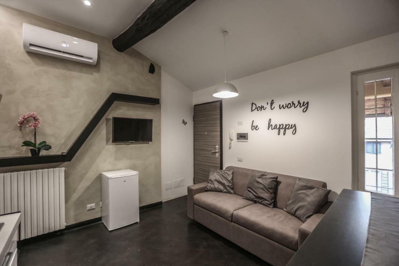 Stylish Apartment Near Duomo Milan Bagian luar foto