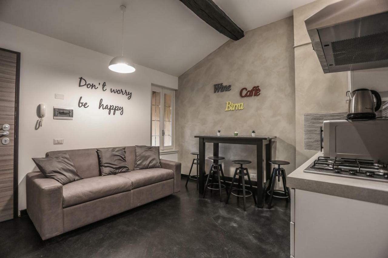 Stylish Apartment Near Duomo Milan Bagian luar foto