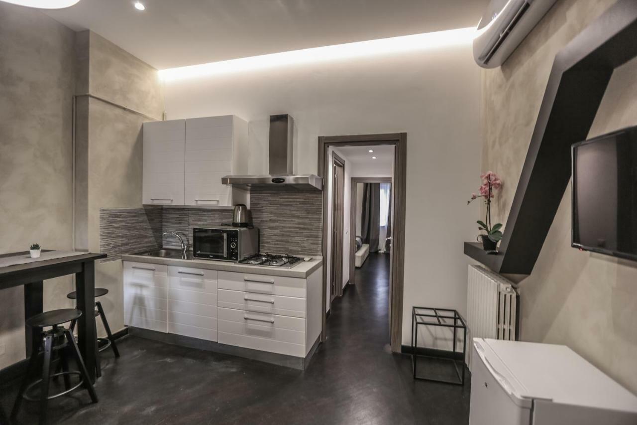 Stylish Apartment Near Duomo Milan Bagian luar foto
