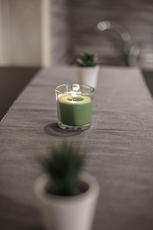 Stylish Apartment Near Duomo Milan Bagian luar foto