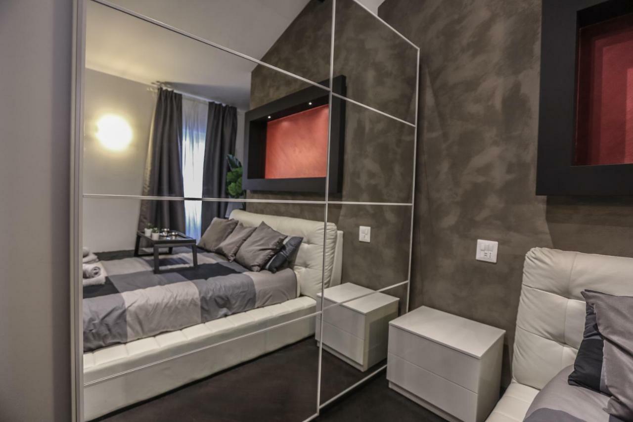 Stylish Apartment Near Duomo Milan Bagian luar foto