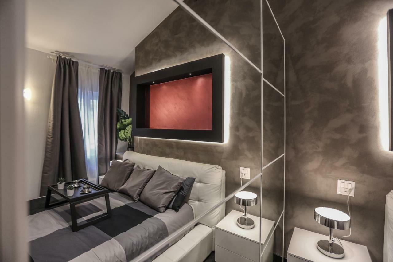 Stylish Apartment Near Duomo Milan Bagian luar foto