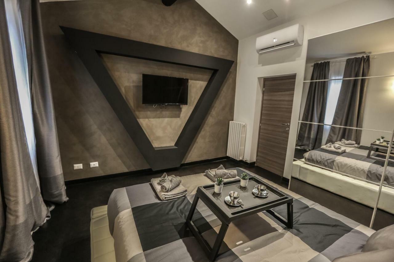 Stylish Apartment Near Duomo Milan Bagian luar foto