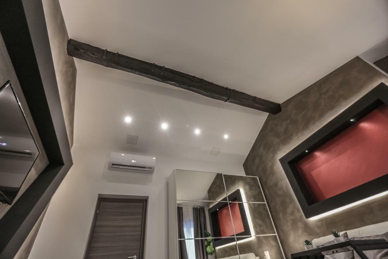 Stylish Apartment Near Duomo Milan Bagian luar foto